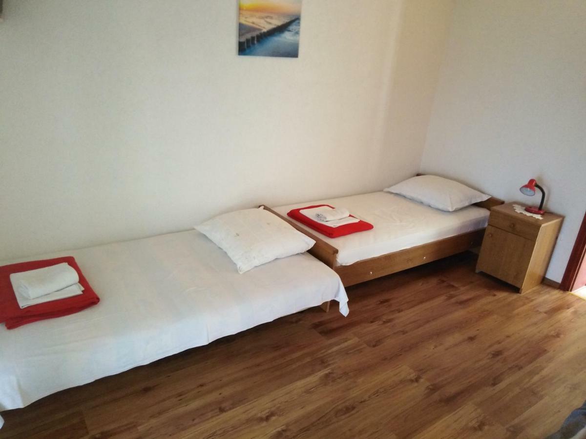 Apartman Rodic Оміш Екстер'єр фото