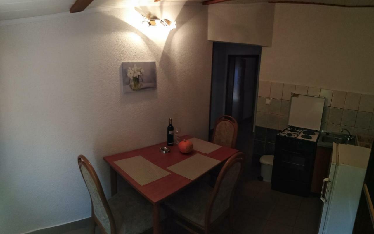 Apartman Rodic Оміш Екстер'єр фото