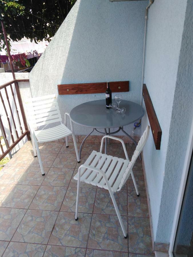 Apartman Rodic Оміш Екстер'єр фото